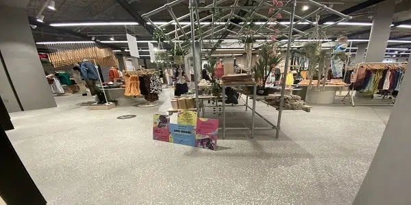 URBAN OUTFITTERS STORE - IMPORTANT NOVAMIX PROJECTS